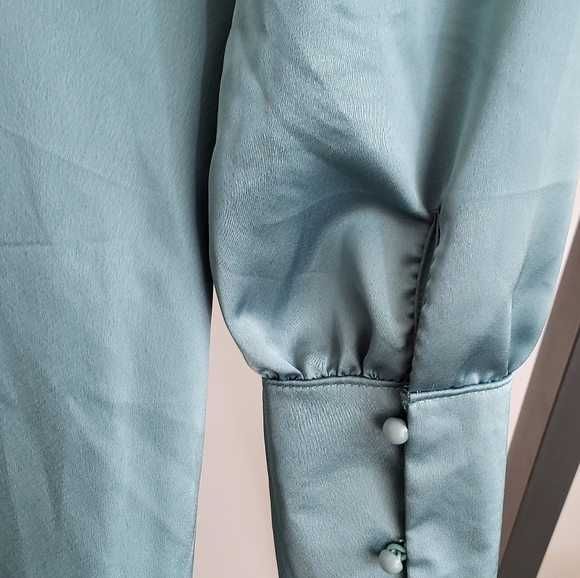 Charlie Charlie Charlotte sage green midi dress - Picture 4 of 8